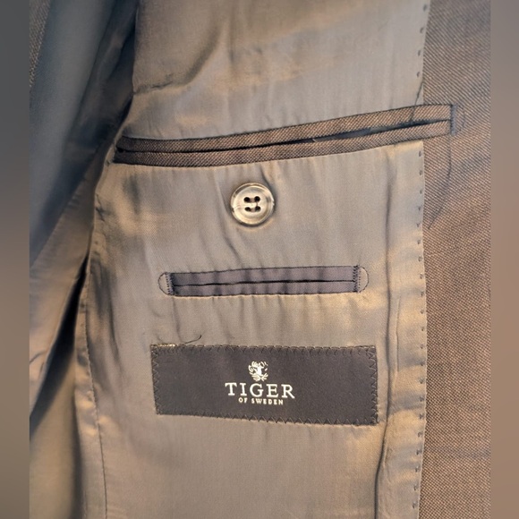 Tiger of Sweden men’s suit-size 46 - Picture 2 of 9